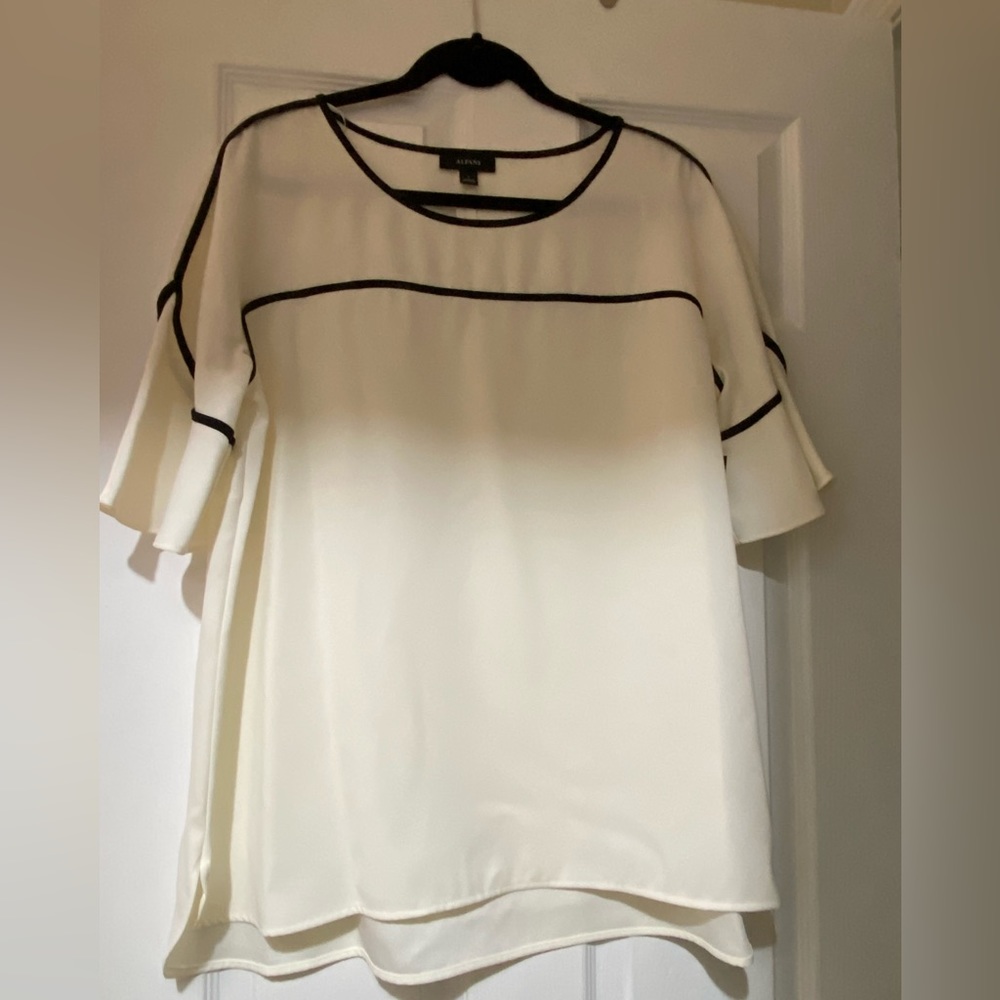 Beautiful Alfani Top NWT - Size L